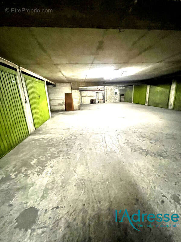 Parking à PARIS-11E