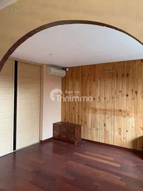 Appartement à SAINT-LAURENT-DU-VAR
