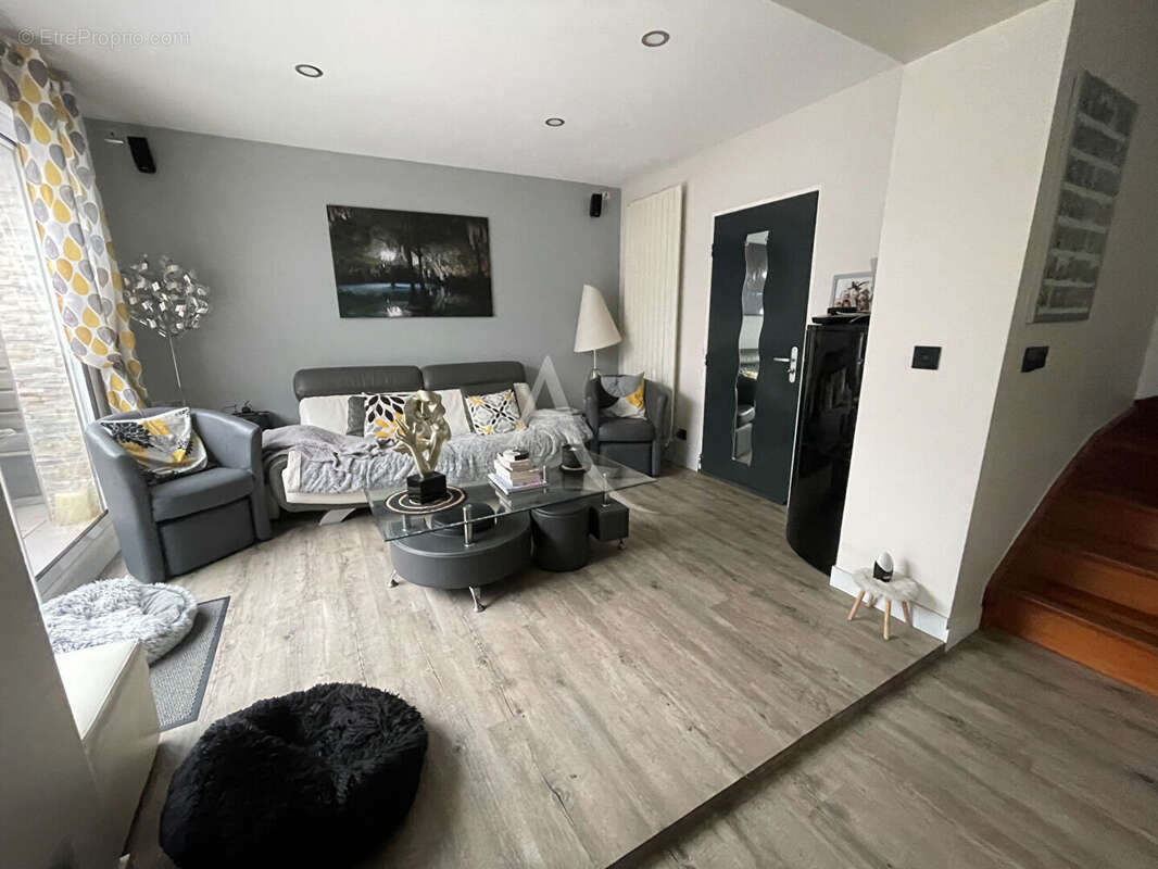 Maison à CHEVRY-COSSIGNY