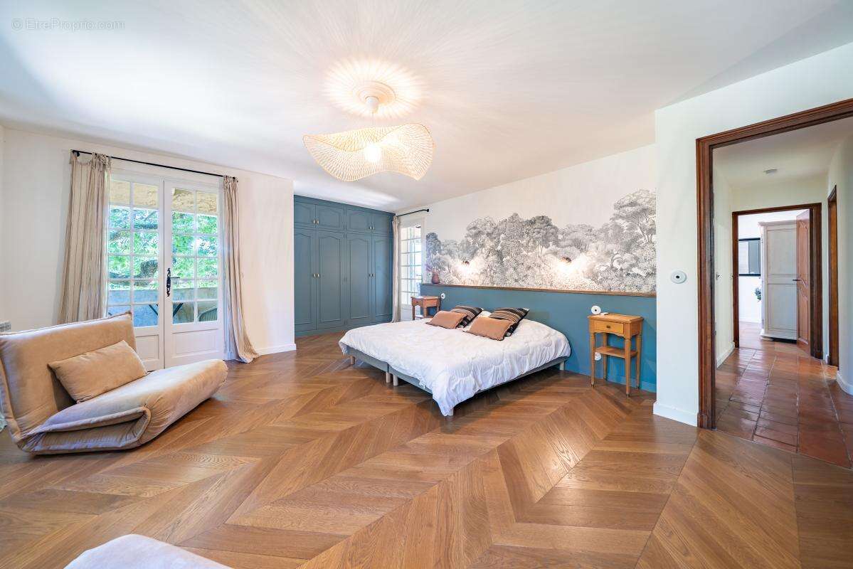 Grasse Saint Mathieu - Magnifique propriété composée de 2 maisons en pierre avec piscine - photo 6