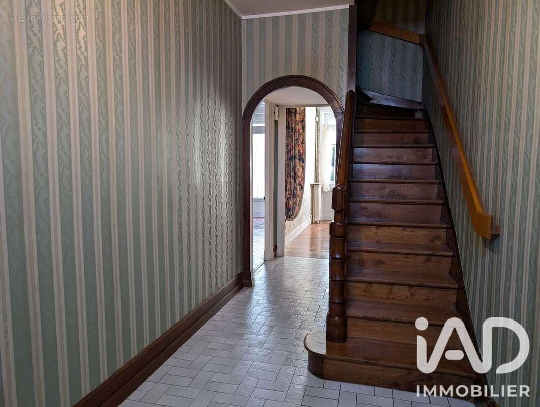 Maison 169 m² à Cognac  - photo 2