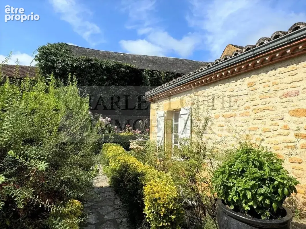 Superbe maison de Maître avec plusieurs granges, piscine et joli parc, aux abords d'un village dans la Bourian - photo 44
