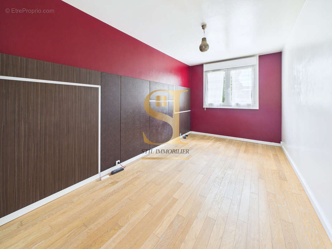 Appartement à SAINTE-GENEVIEVE-DES-BOIS