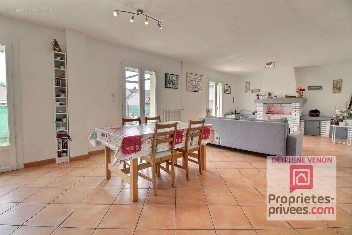 Exclusvité - Maison 3 chambres + bureau à 2 pas des écoles et des commerces à Châteauneuf sur Loire - photo 4