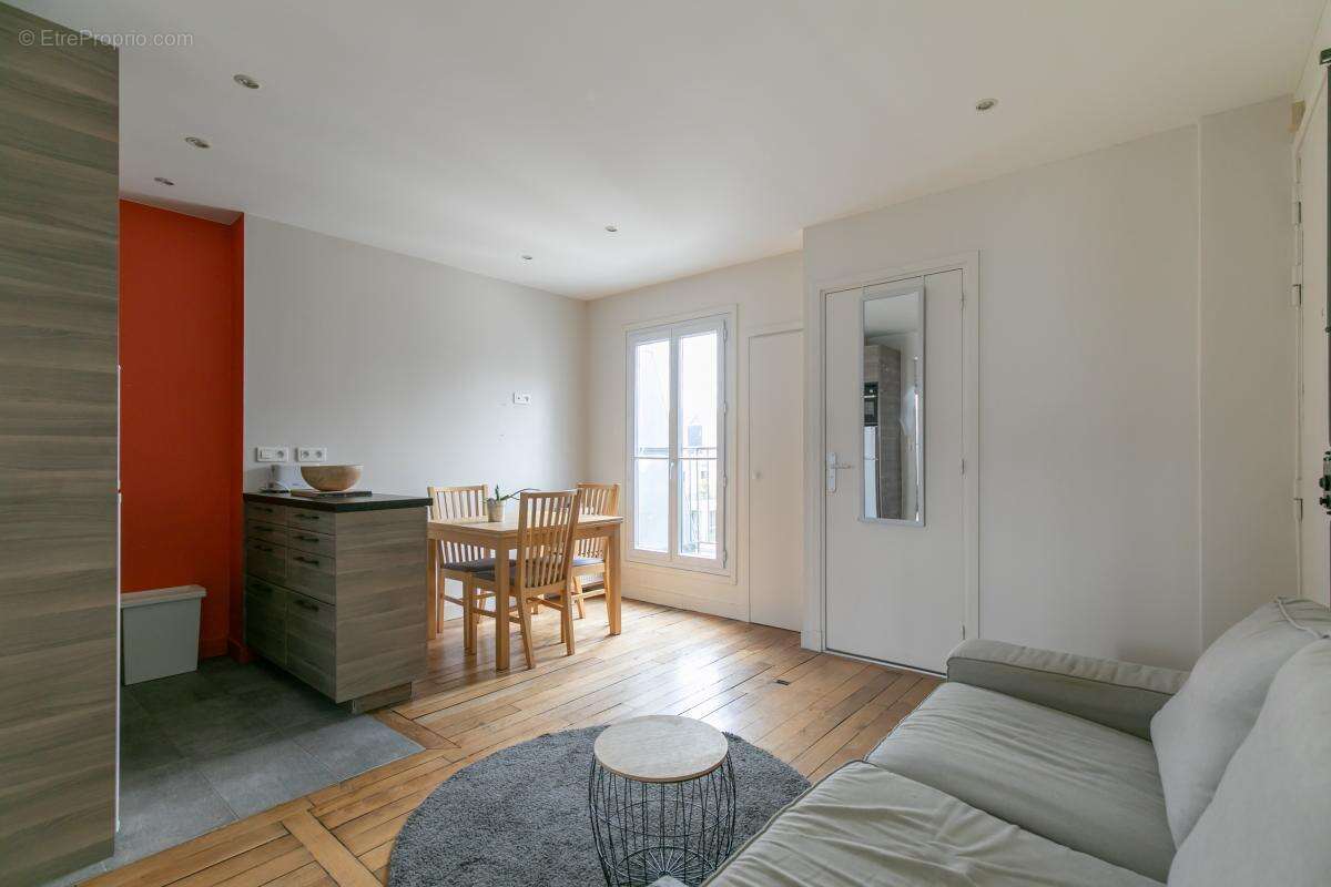 Appartement à PARIS-17E