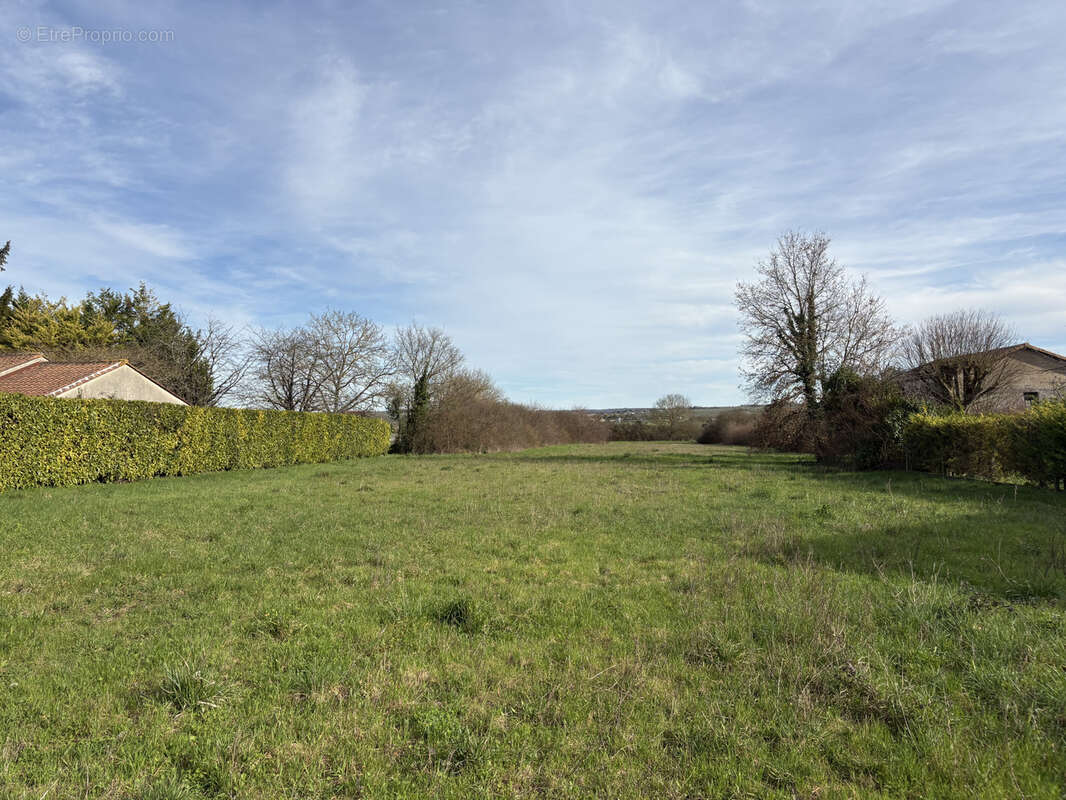 Maison à ANGEAC-CHAMPAGNE