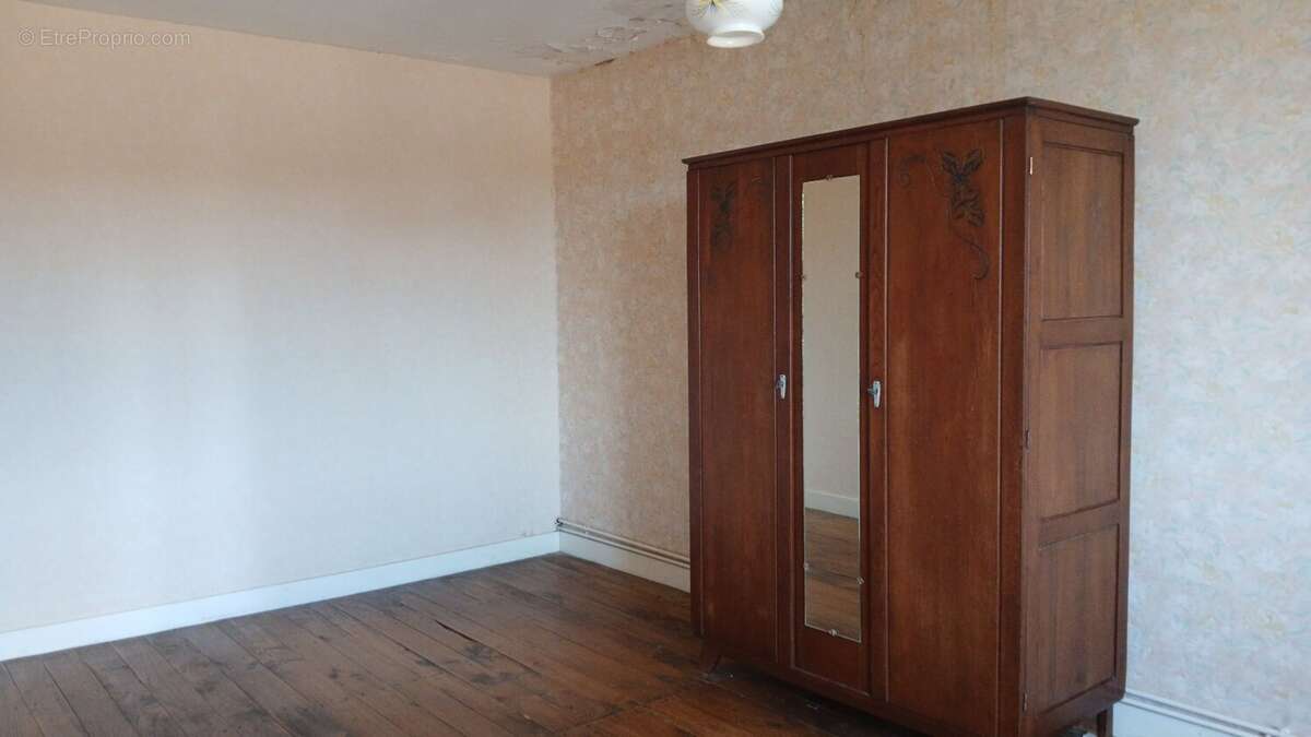 Maison 135 m² à Villebois-Lavalette  - photo 7