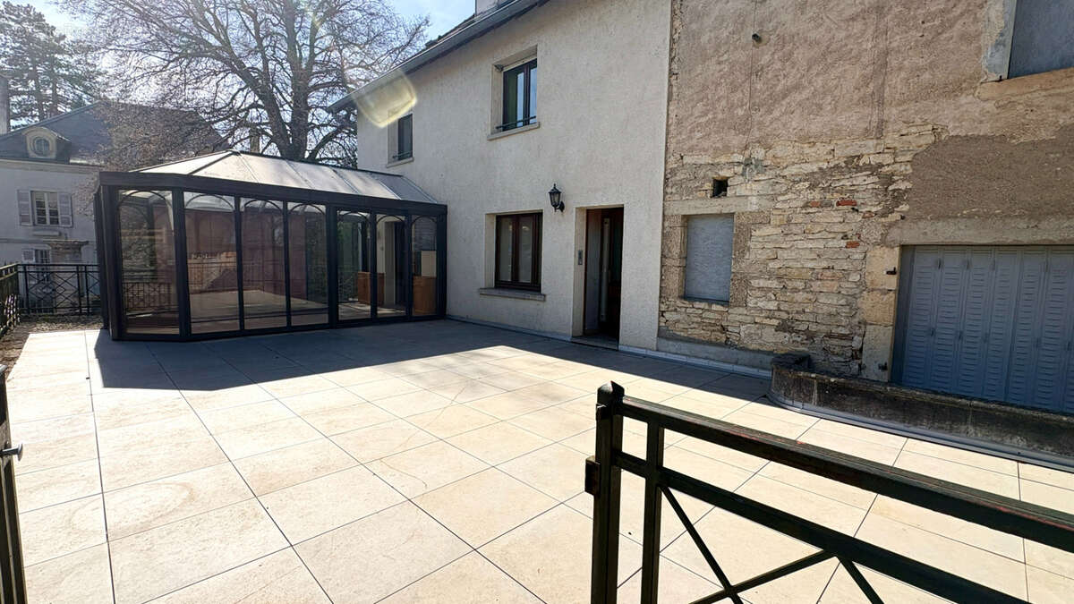 Appartement 245 m² à Rans  - photo 2