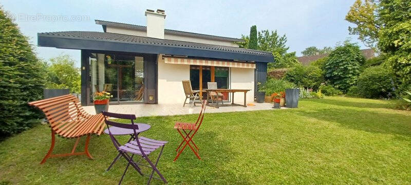 Maison à CHALLEX