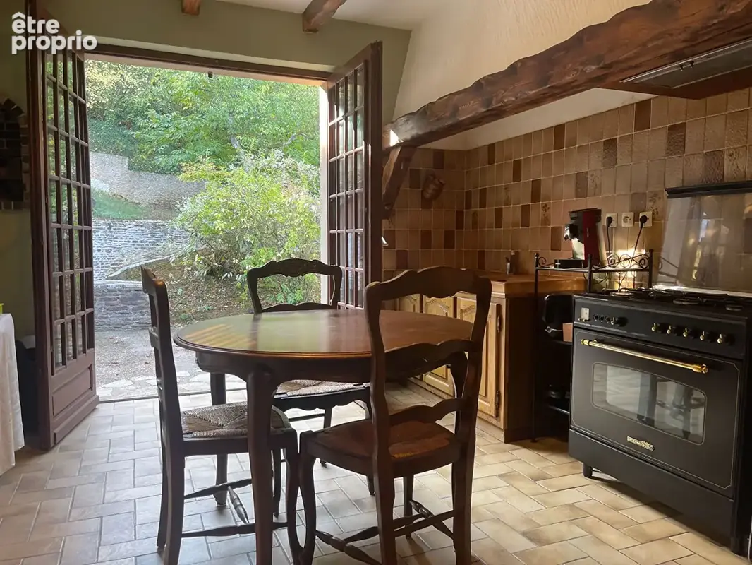Maison de plain-pied sureleve avec terrasse et jardin - photo 4