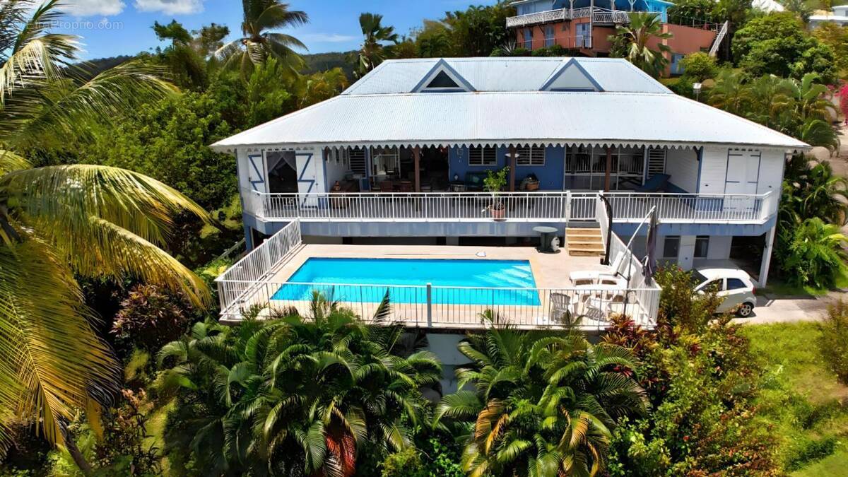 Maison à LES TROIS-ILETS