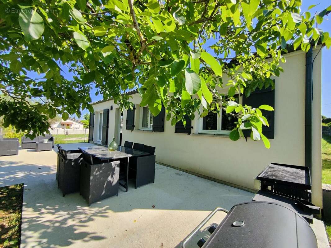 Maison à AYGUEMORTE-LES-GRAVES