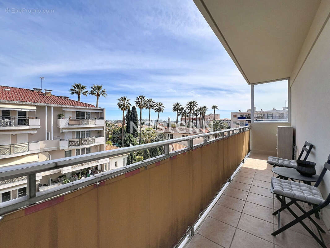 Appartement à VALLAURIS