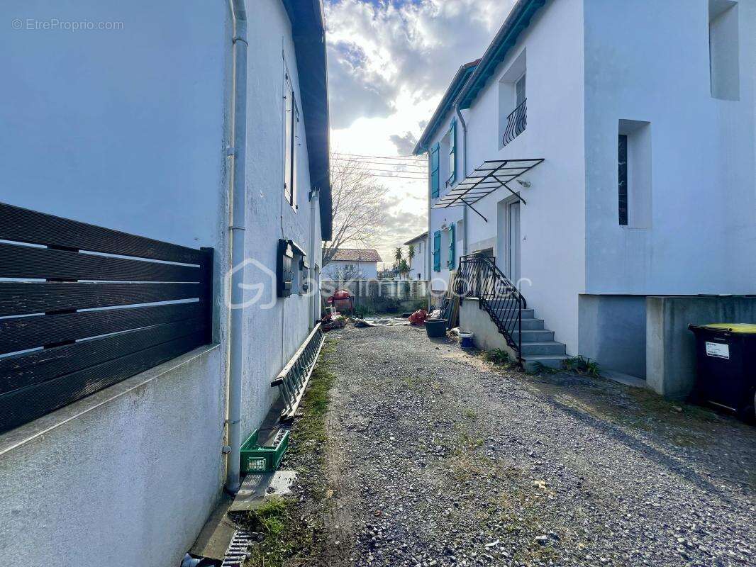 Proche Biarritz, Maison 110m2 + 2 T2 et un atelier- proximité toutes les commodités - photo 7