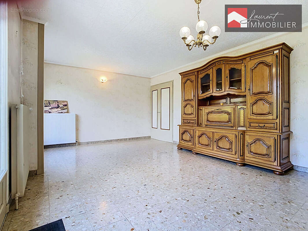 A VENDRE: Maison familiale avec hangar à BRIENNE - photo 2