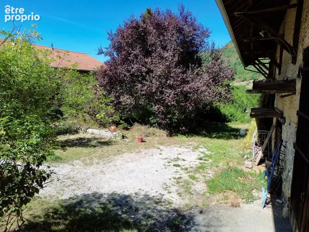Maison en pierre 229 m² avec grange et terrain –  À Vendre à Massieu - photo 18