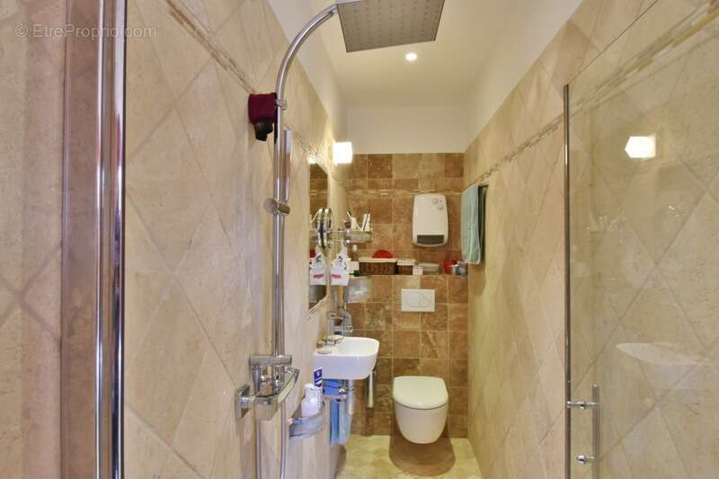 Maison à ENTREPIERRES