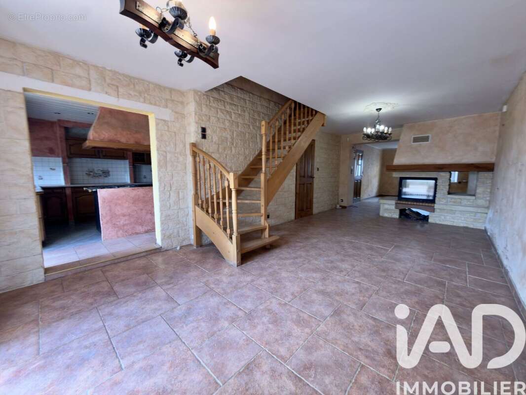 Maison 187 m² à Baslieux  - photo 4