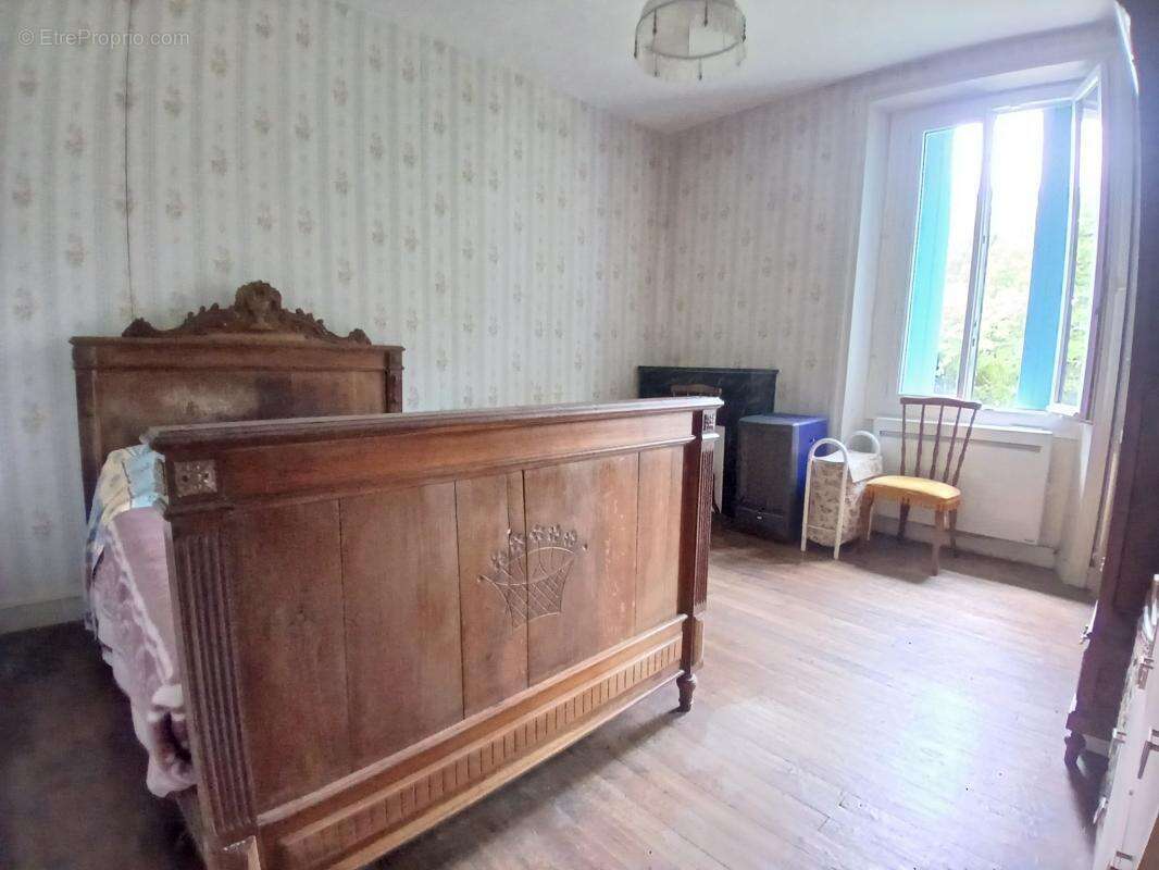 Maison à PIEGUT-PLUVIERS