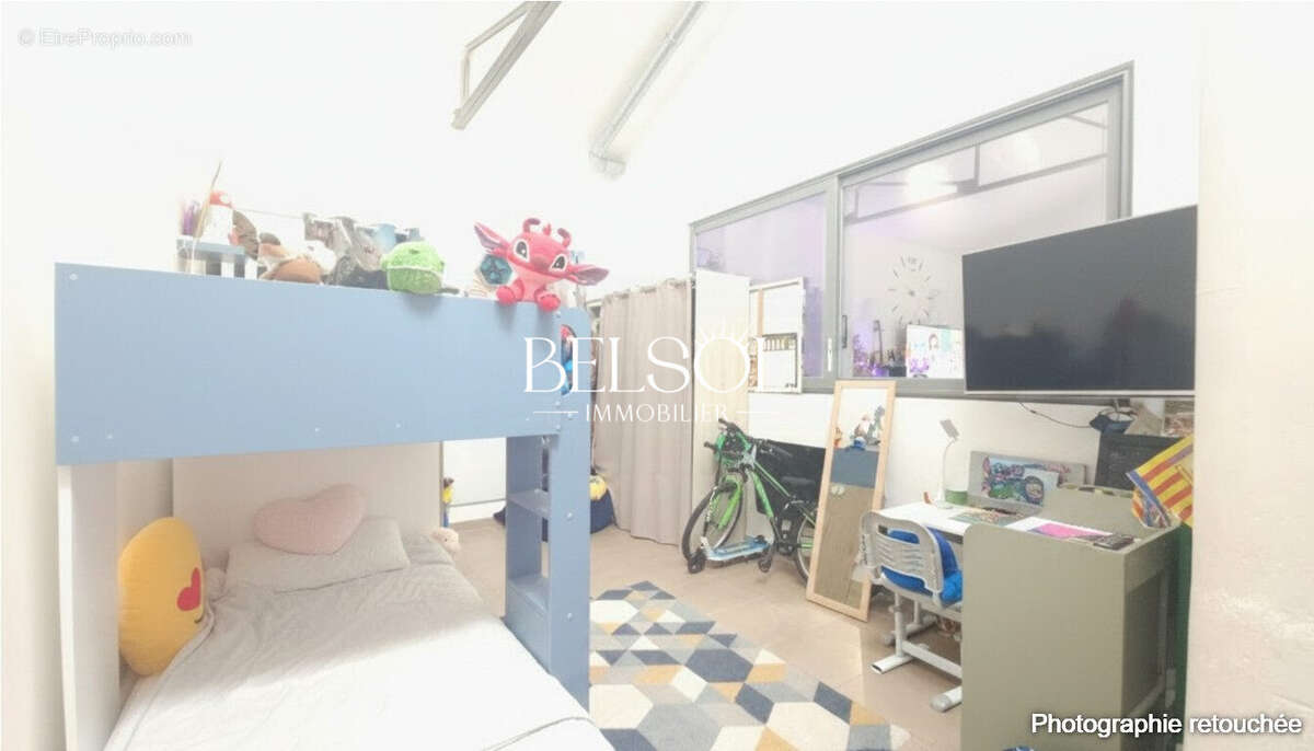 chambre enfant ; avec fenêtres coulissantes  - Appartement à PERPIGNAN