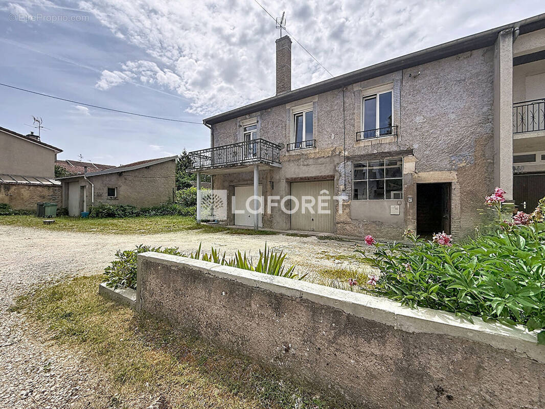 Maison à NEUFCHATEAU