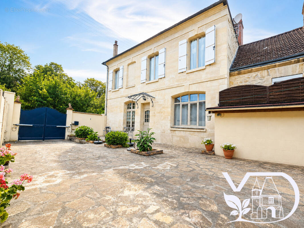 Maison à BURY