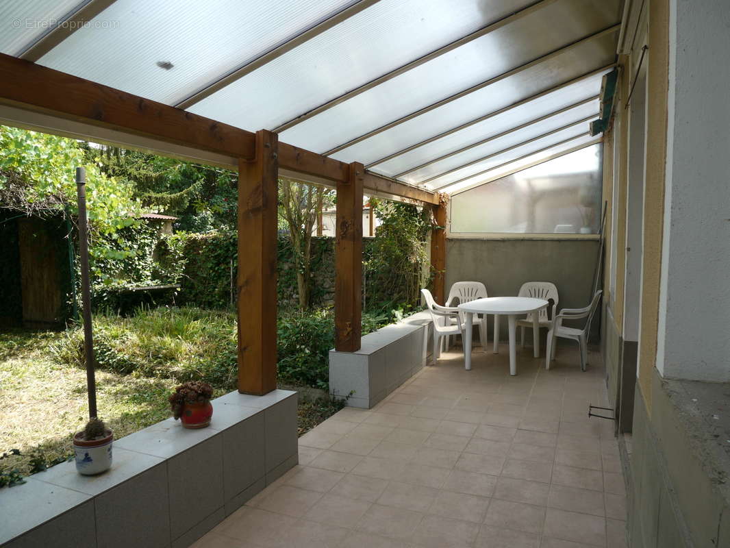 T2 RdC 49 m2 + Terrasse 16 m2 + Jardin 270 m2 + 2 Cabanons - photo 12