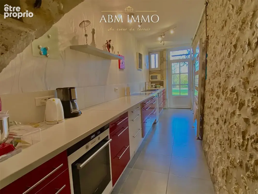 Propriété en pierre  de 400m² avec un ensemble de 4 gîtes - photo 6