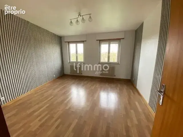 Immeuble comprenant un local commercial et deux appartements - photo 7