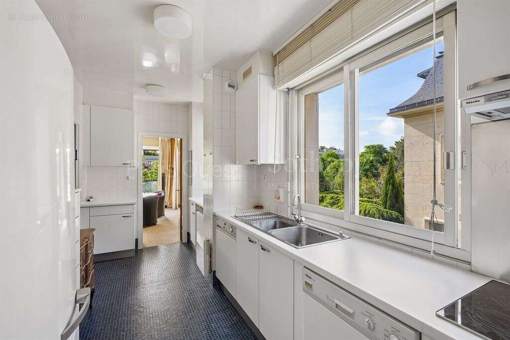 Appartement à NEUILLY-SUR-SEINE