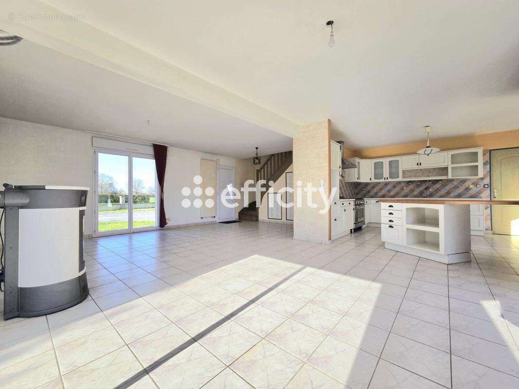 Maison 143 m² à Courtillers  - photo 4