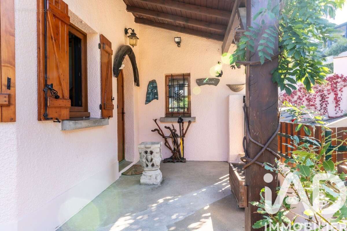 Photo 9 - Maison à SAINT-GENEST-LERPT