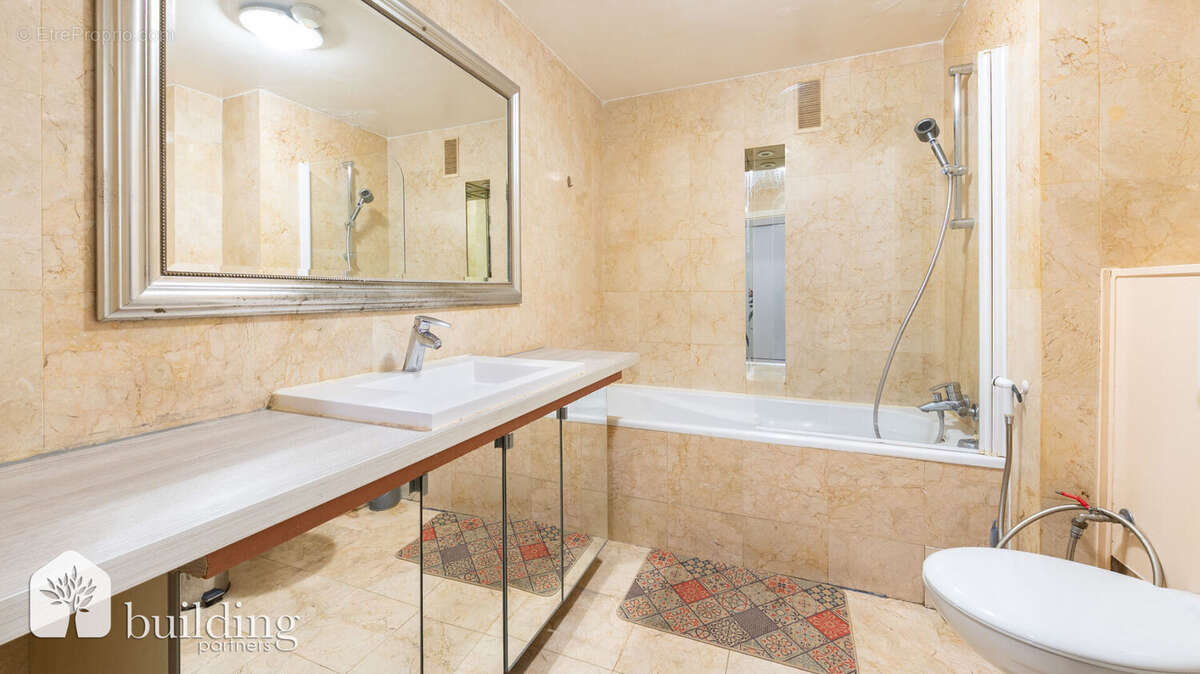 Appartement à PARIS-8E