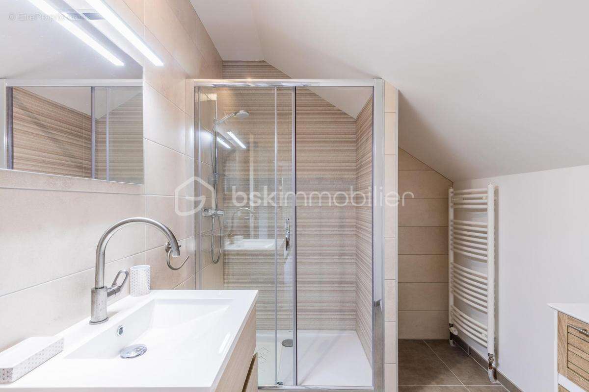 Maison à VERT-LE-GRAND