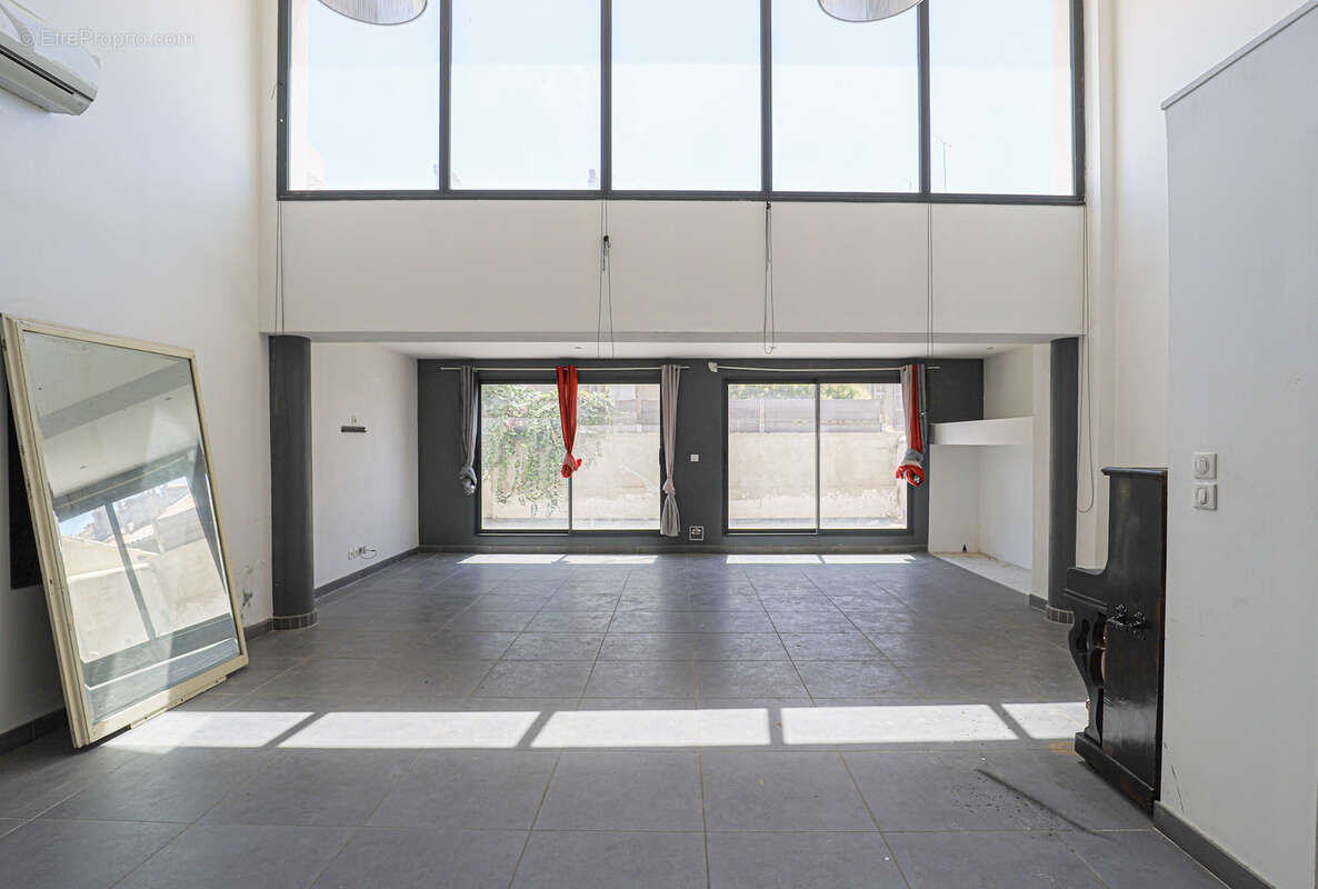 Appartement à MARSEILLE-1E