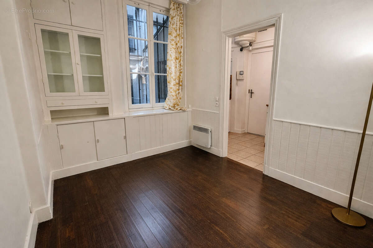 Appartement à PARIS-2E