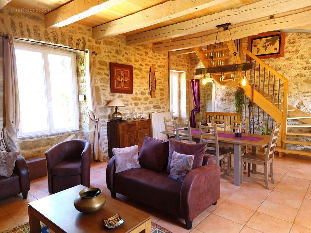Belle maison en pierres dans un hameau calme - photo 7