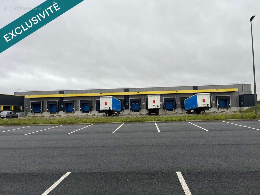 Photo 2 - Commerce à MONTIERCHAUME