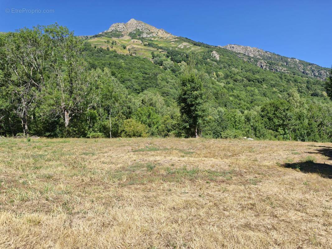 Terrain à AX-LES-THERMES