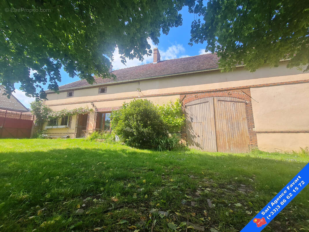 Fermette avec grandes dépendances en centre village - photo 2