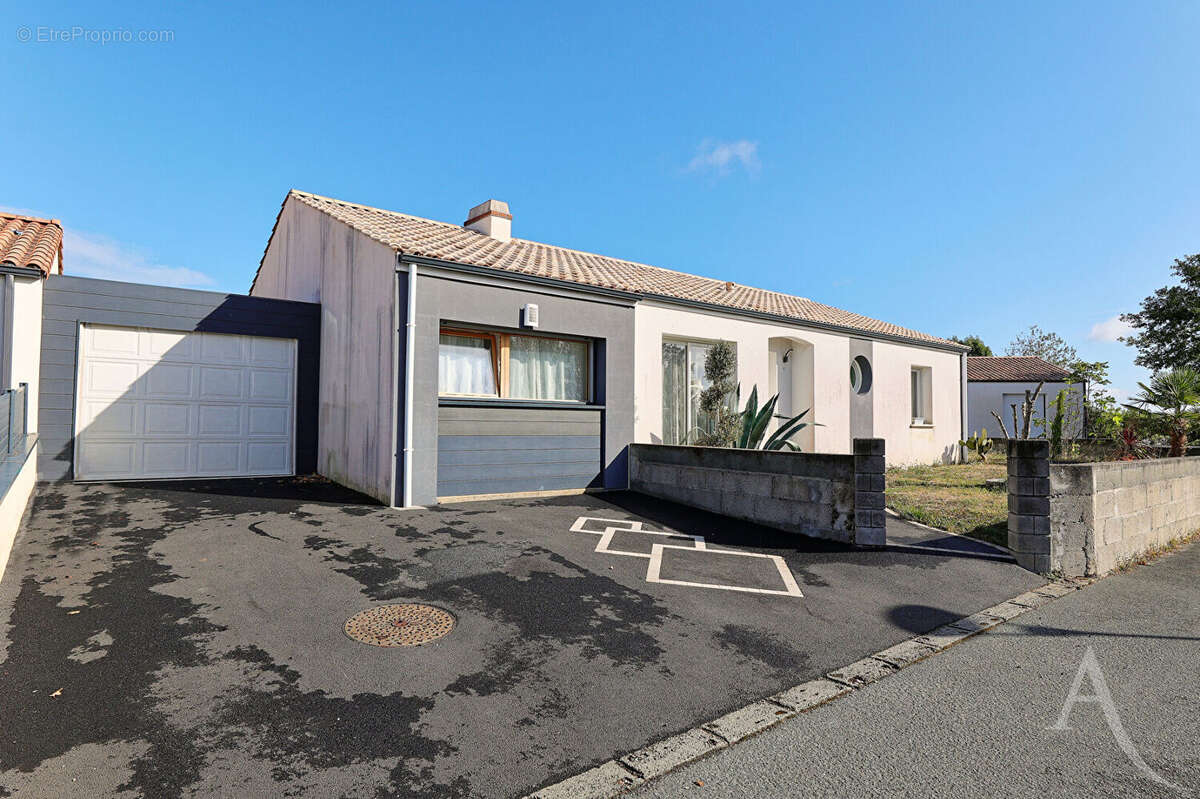 Maison à SAINT-ANDRE-TREIZE-VOIES