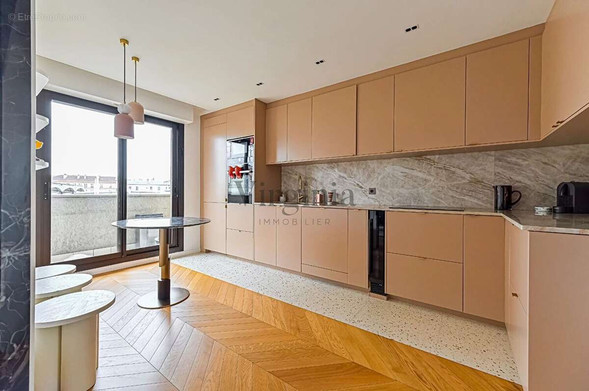 Appartement à CHARENTON-LE-PONT