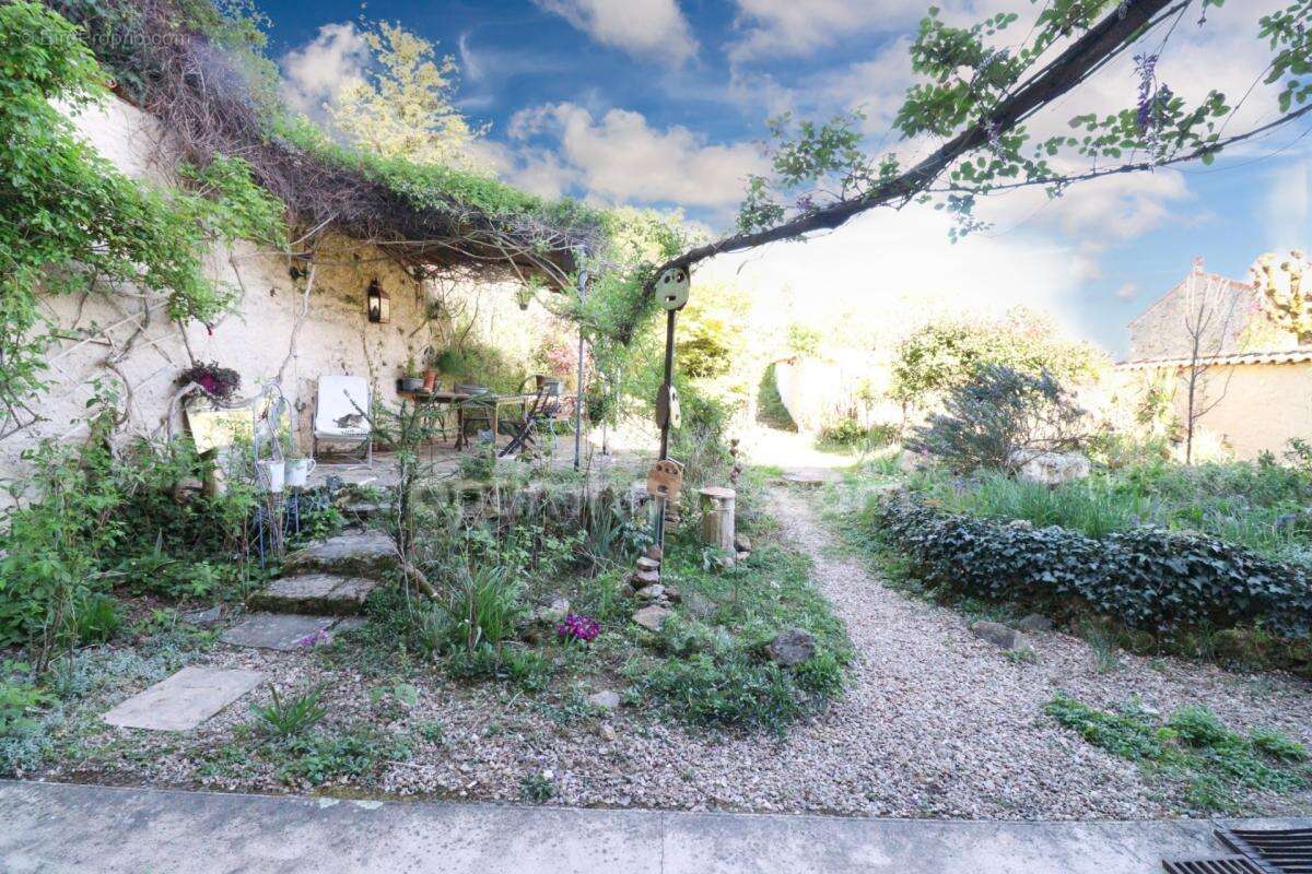 Maison de Charme et de Caractère de 353 m² - 9 Pièces - 6 Chambres sur parcelle de 662 m² - BELLAC 87300 - photo 46