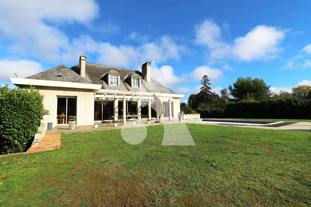 Maison d'architecte avec piscine 9 pièces 232.74 m² - photo 3