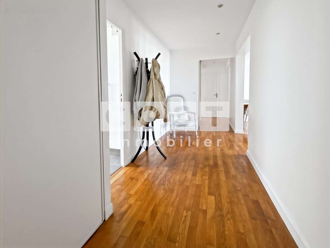 Appartement à COURBEVOIE