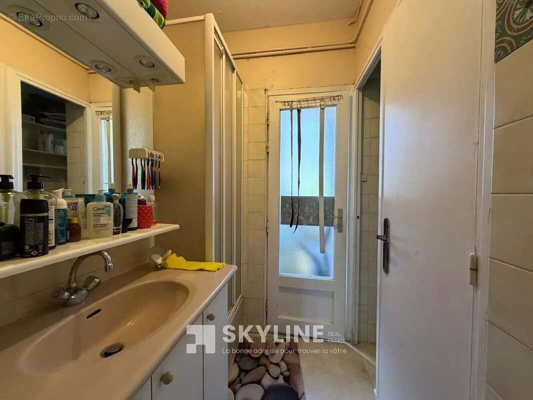 Appartement à MARSEILLE-4E