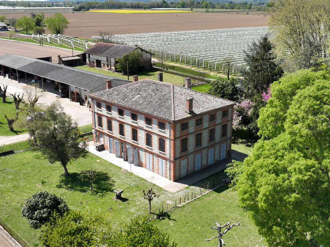 Maison à NEGREPELISSE