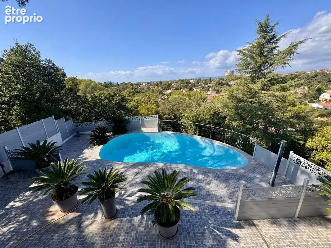 Saint-raphaël – maison de 196 m² avec piscine, vue et espaces de vie généreux - photo 18