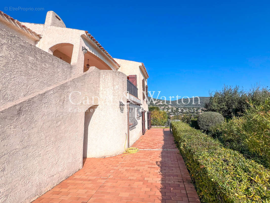 Belle vue mer: villa à cavalaire dans un lotissement recherché - photo 9