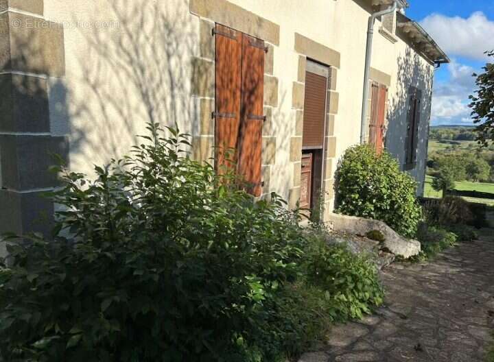 Maison à BASSIGNAC-LE-HAUT